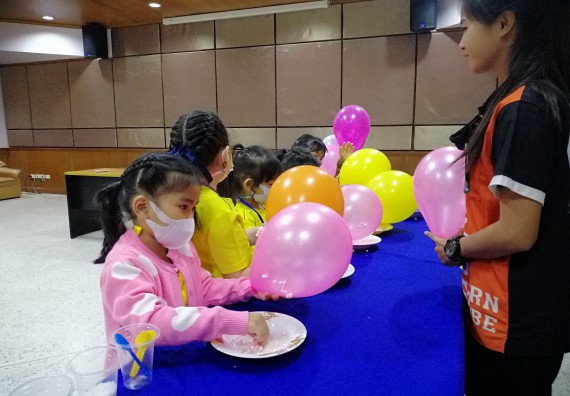 ภาพกิจกรรม คณะวิทยาศาสตร์และเทคโนโลยี จัดค่ายวิทยาศาสตร์โรงเรียนสาธิตฯ ระดับอนุบาล 1-2