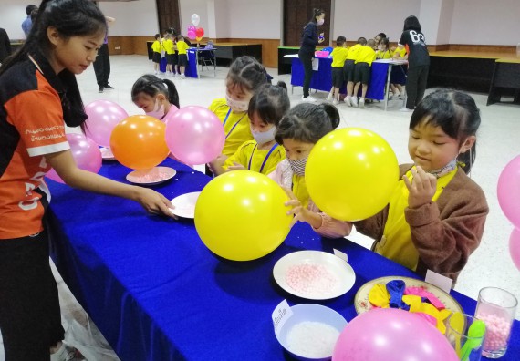 ภาพกิจกรรม คณะวิทยาศาสตร์และเทคโนโลยี จัดค่ายวิทยาศาสตร์โรงเรียนสาธิตฯ ระดับอนุบาล 1-2