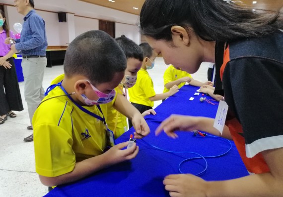 ภาพกิจกรรม คณะวิทยาศาสตร์และเทคโนโลยี จัดค่ายวิทยาศาสตร์โรงเรียนสาธิตฯ ระดับอนุบาล 1-2