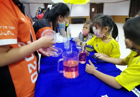 ภาพกิจกรรม คณะวิทยาศาสตร์และเทคโนโลยี จัดค่ายวิทยาศาสตร์โรงเรียนสาธิตฯ ระดับอนุบาล 1-2