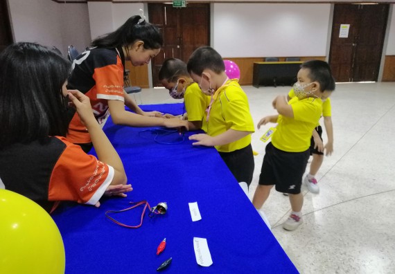 ภาพกิจกรรม คณะวิทยาศาสตร์และเทคโนโลยี จัดค่ายวิทยาศาสตร์โรงเรียนสาธิตฯ ระดับอนุบาล 1-2