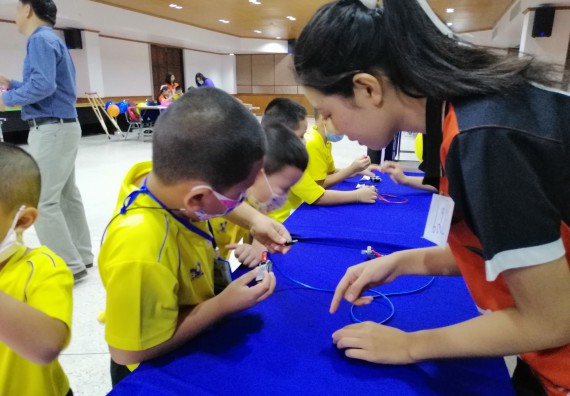 ภาพกิจกรรม คณะวิทยาศาสตร์และเทคโนโลยี จัดค่ายวิทยาศาสตร์โรงเรียนสาธิตฯ ระดับอนุบาล 1-2