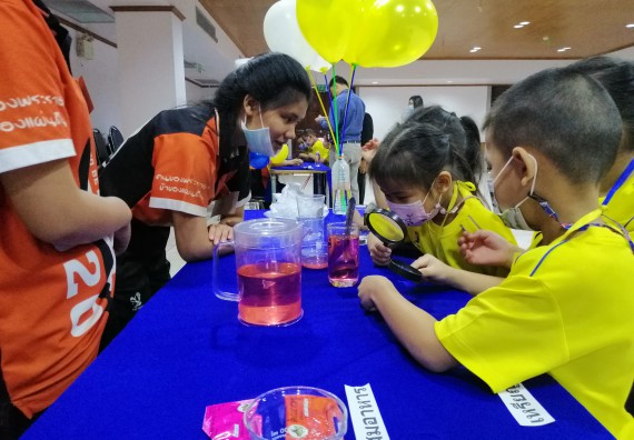ภาพกิจกรรม คณะวิทยาศาสตร์และเทคโนโลยี จัดค่ายวิทยาศาสตร์โรงเรียนสาธิตฯ ระดับอนุบาล 1-2