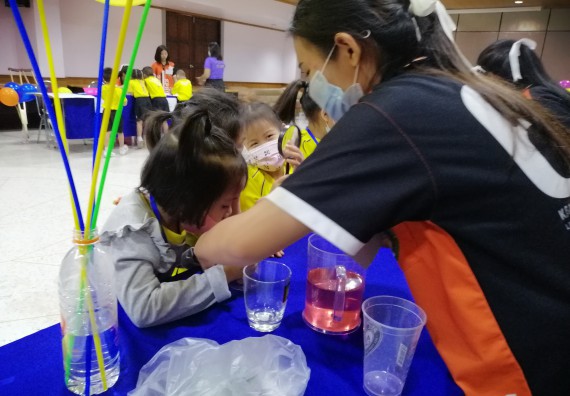 ภาพกิจกรรม คณะวิทยาศาสตร์และเทคโนโลยี จัดค่ายวิทยาศาสตร์โรงเรียนสาธิตฯ ระดับอนุบาล 1-2