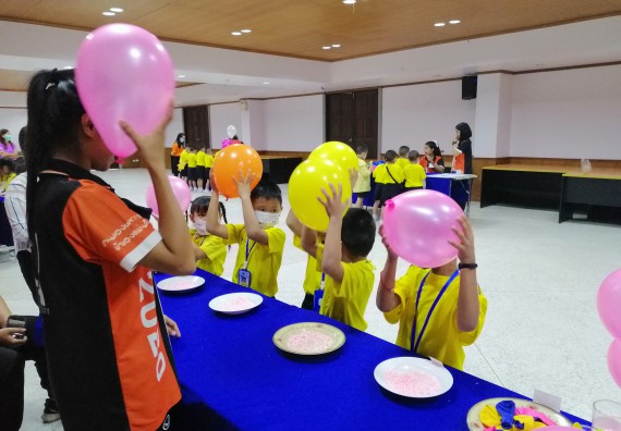 ภาพกิจกรรม คณะวิทยาศาสตร์และเทคโนโลยี จัดค่ายวิทยาศาสตร์โรงเรียนสาธิตฯ ระดับอนุบาล 1-2