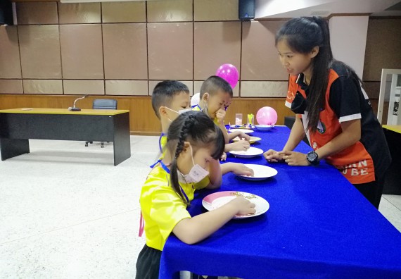 ภาพกิจกรรม คณะวิทยาศาสตร์และเทคโนโลยี จัดค่ายวิทยาศาสตร์โรงเรียนสาธิตฯ ระดับอนุบาล 1-2