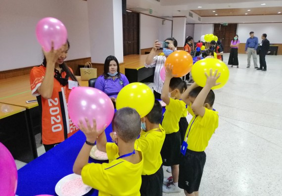 ภาพกิจกรรม คณะวิทยาศาสตร์และเทคโนโลยี จัดค่ายวิทยาศาสตร์โรงเรียนสาธิตฯ ระดับอนุบาล 1-2