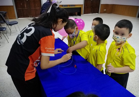 ภาพกิจกรรม คณะวิทยาศาสตร์และเทคโนโลยี จัดค่ายวิทยาศาสตร์โรงเรียนสาธิตฯ ระดับอนุบาล 1-2