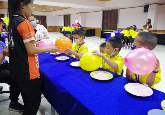 ภาพกิจกรรม คณะวิทยาศาสตร์และเทคโนโลยี จัดค่ายวิทยาศาสตร์โรงเรียนสาธิตฯ ระดับอนุบาล 1-2