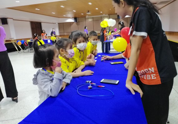 ภาพกิจกรรม คณะวิทยาศาสตร์และเทคโนโลยี จัดค่ายวิทยาศาสตร์โรงเรียนสาธิตฯ ระดับอนุบาล 1-2