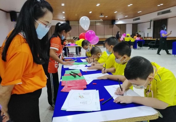 ภาพกิจกรรม คณะวิทยาศาสตร์และเทคโนโลยี จัดค่ายวิทยาศาสตร์โรงเรียนสาธิตฯ ระดับอนุบาล 1-2