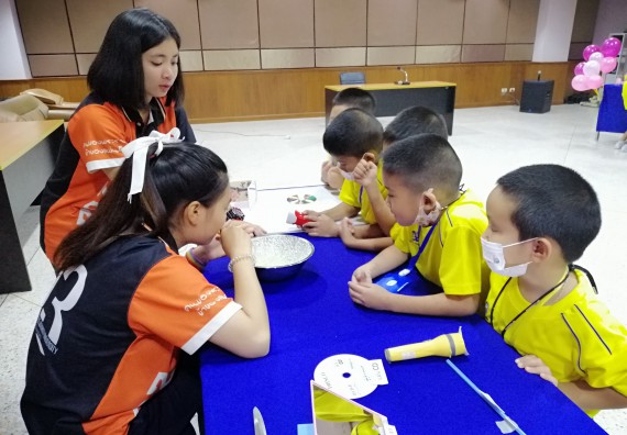 ภาพกิจกรรม คณะวิทยาศาสตร์และเทคโนโลยี จัดค่ายวิทยาศาสตร์โรงเรียนสาธิตฯ ระดับอนุบาล 1-2