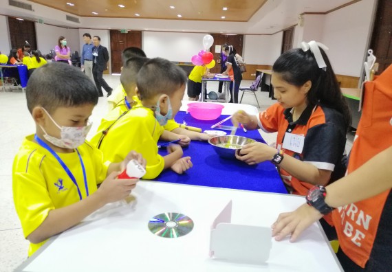 ภาพกิจกรรม คณะวิทยาศาสตร์และเทคโนโลยี จัดค่ายวิทยาศาสตร์โรงเรียนสาธิตฯ ระดับอนุบาล 1-2