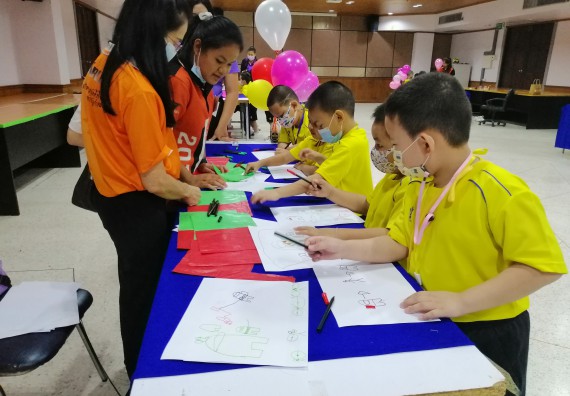 ภาพกิจกรรม คณะวิทยาศาสตร์และเทคโนโลยี จัดค่ายวิทยาศาสตร์โรงเรียนสาธิตฯ ระดับอนุบาล 1-2