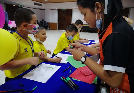 ภาพกิจกรรม คณะวิทยาศาสตร์และเทคโนโลยี จัดค่ายวิทยาศาสตร์โรงเรียนสาธิตฯ ระดับอนุบาล 1-2