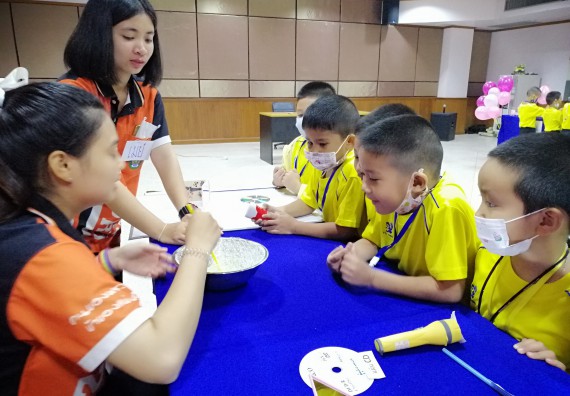 ภาพกิจกรรม คณะวิทยาศาสตร์และเทคโนโลยี จัดค่ายวิทยาศาสตร์โรงเรียนสาธิตฯ ระดับอนุบาล 1-2