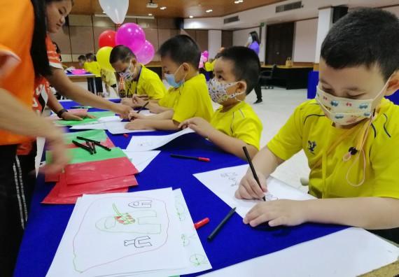 ภาพกิจกรรม คณะวิทยาศาสตร์และเทคโนโลยี จัดค่ายวิทยาศาสตร์โรงเรียนสาธิตฯ ระดับอนุบาล 1-2