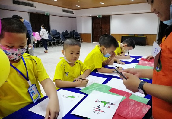 ภาพกิจกรรม คณะวิทยาศาสตร์และเทคโนโลยี จัดค่ายวิทยาศาสตร์โรงเรียนสาธิตฯ ระดับอนุบาล 1-2