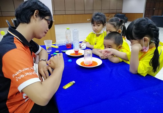 ภาพกิจกรรม คณะวิทยาศาสตร์และเทคโนโลยี จัดค่ายวิทยาศาสตร์โรงเรียนสาธิตฯ ระดับอนุบาล 1-2