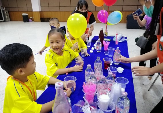 ภาพกิจกรรม คณะวิทยาศาสตร์และเทคโนโลยี จัดค่ายวิทยาศาสตร์โรงเรียนสาธิตฯ ระดับอนุบาล 1-2