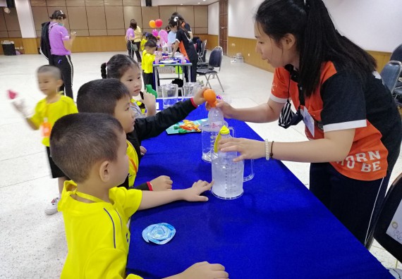 ภาพกิจกรรม คณะวิทยาศาสตร์และเทคโนโลยี จัดค่ายวิทยาศาสตร์โรงเรียนสาธิตฯ ระดับอนุบาล 1-2