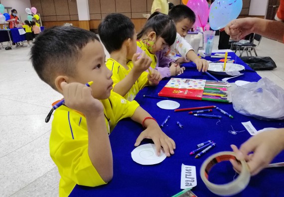 ภาพกิจกรรม คณะวิทยาศาสตร์และเทคโนโลยี จัดค่ายวิทยาศาสตร์โรงเรียนสาธิตฯ ระดับอนุบาล 1-2