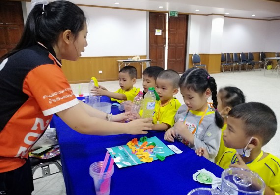 ภาพกิจกรรม คณะวิทยาศาสตร์และเทคโนโลยี จัดค่ายวิทยาศาสตร์โรงเรียนสาธิตฯ ระดับอนุบาล 1-2