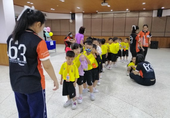 ภาพกิจกรรม คณะวิทยาศาสตร์และเทคโนโลยี จัดค่ายวิทยาศาสตร์โรงเรียนสาธิตฯ ระดับอนุบาล 1-2