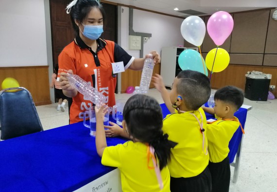 ภาพกิจกรรม คณะวิทยาศาสตร์และเทคโนโลยี จัดค่ายวิทยาศาสตร์โรงเรียนสาธิตฯ ระดับอนุบาล 1-2