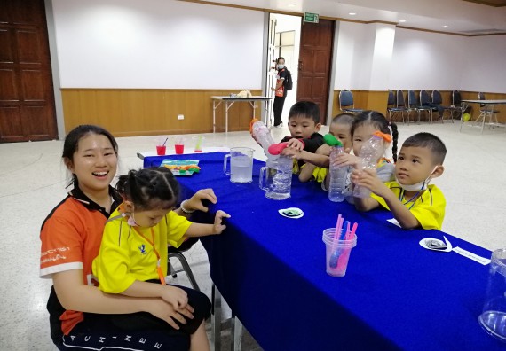 ภาพกิจกรรม คณะวิทยาศาสตร์และเทคโนโลยี จัดค่ายวิทยาศาสตร์โรงเรียนสาธิตฯ ระดับอนุบาล 1-2