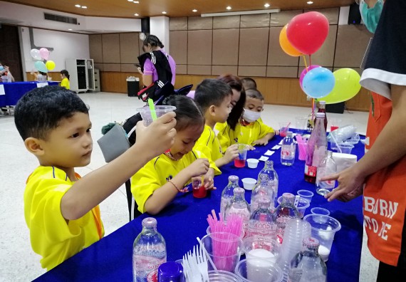 ภาพกิจกรรม คณะวิทยาศาสตร์และเทคโนโลยี จัดค่ายวิทยาศาสตร์โรงเรียนสาธิตฯ ระดับอนุบาล 1-2