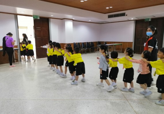 ภาพกิจกรรม คณะวิทยาศาสตร์และเทคโนโลยี จัดค่ายวิทยาศาสตร์โรงเรียนสาธิตฯ ระดับอนุบาล 1-2