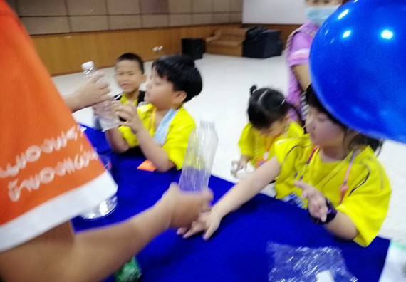 ภาพกิจกรรม คณะวิทยาศาสตร์และเทคโนโลยี จัดค่ายวิทยาศาสตร์โรงเรียนสาธิตฯ ระดับอนุบาล 1-2