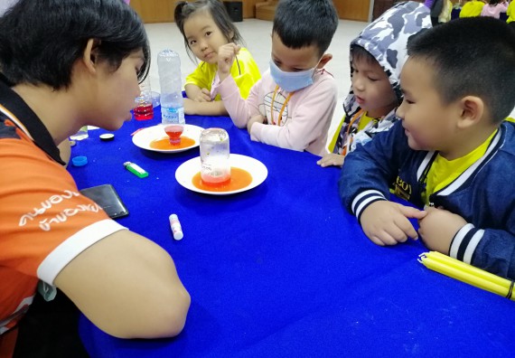 ภาพกิจกรรม คณะวิทยาศาสตร์และเทคโนโลยี จัดค่ายวิทยาศาสตร์โรงเรียนสาธิตฯ ระดับอนุบาล 1-2
