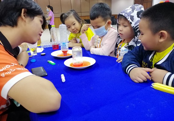 ภาพกิจกรรม คณะวิทยาศาสตร์และเทคโนโลยี จัดค่ายวิทยาศาสตร์โรงเรียนสาธิตฯ ระดับอนุบาล 1-2