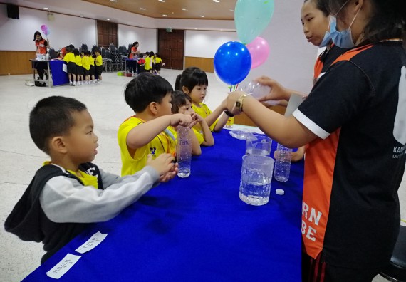 ภาพกิจกรรม คณะวิทยาศาสตร์และเทคโนโลยี จัดค่ายวิทยาศาสตร์โรงเรียนสาธิตฯ ระดับอนุบาล 1-2