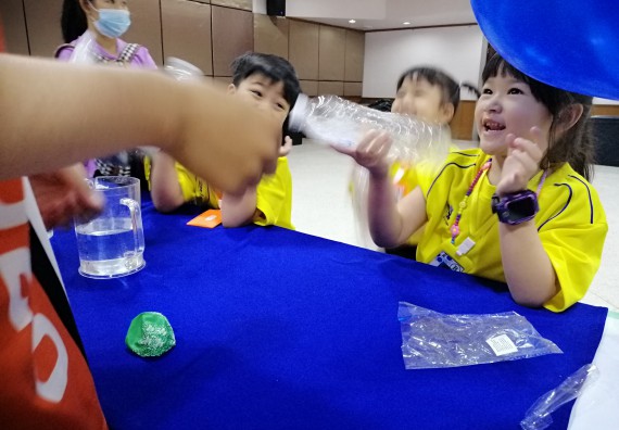 ภาพกิจกรรม คณะวิทยาศาสตร์และเทคโนโลยี จัดค่ายวิทยาศาสตร์โรงเรียนสาธิตฯ ระดับอนุบาล 1-2