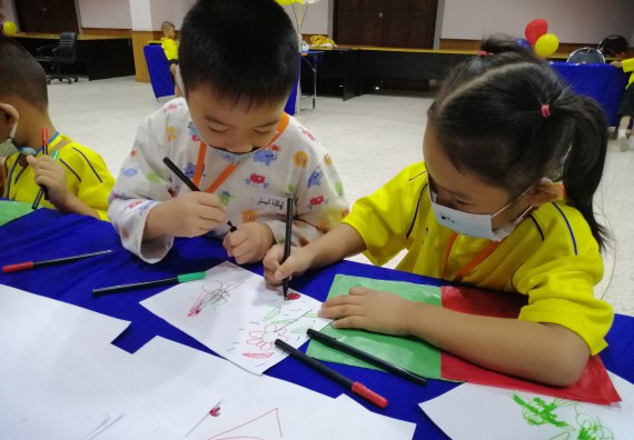 ภาพกิจกรรม คณะวิทยาศาสตร์และเทคโนโลยี จัดค่ายวิทยาศาสตร์โรงเรียนสาธิตฯ ระดับอนุบาล 1-2