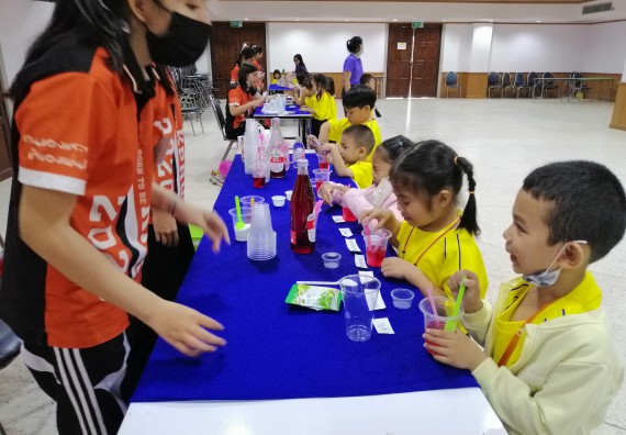 ภาพกิจกรรม คณะวิทยาศาสตร์และเทคโนโลยี จัดค่ายวิทยาศาสตร์โรงเรียนสาธิตฯ ระดับอนุบาล 1-2