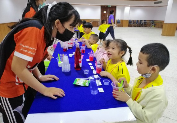 ภาพกิจกรรม คณะวิทยาศาสตร์และเทคโนโลยี จัดค่ายวิทยาศาสตร์โรงเรียนสาธิตฯ ระดับอนุบาล 1-2