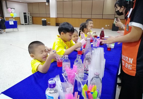 ภาพกิจกรรม คณะวิทยาศาสตร์และเทคโนโลยี จัดค่ายวิทยาศาสตร์โรงเรียนสาธิตฯ ระดับอนุบาล 1-2
