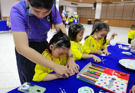 ภาพกิจกรรม คณะวิทยาศาสตร์และเทคโนโลยี จัดค่ายวิทยาศาสตร์โรงเรียนสาธิตฯ ระดับอนุบาล 1-2