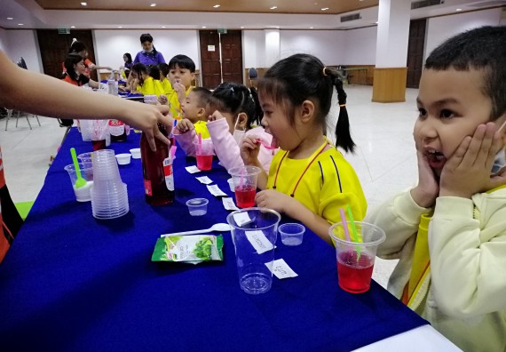 ภาพกิจกรรม คณะวิทยาศาสตร์และเทคโนโลยี จัดค่ายวิทยาศาสตร์โรงเรียนสาธิตฯ ระดับอนุบาล 1-2