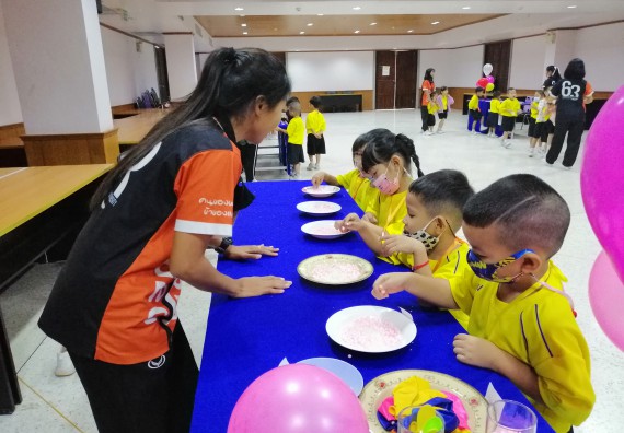 ภาพกิจกรรม คณะวิทยาศาสตร์และเทคโนโลยี จัดค่ายวิทยาศาสตร์โรงเรียนสาธิตฯ ระดับอนุบาล 1-2