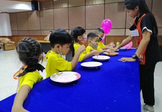 ภาพกิจกรรม คณะวิทยาศาสตร์และเทคโนโลยี จัดค่ายวิทยาศาสตร์โรงเรียนสาธิตฯ ระดับอนุบาล 1-2