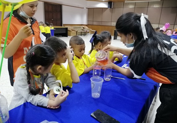 ภาพกิจกรรม คณะวิทยาศาสตร์และเทคโนโลยี จัดค่ายวิทยาศาสตร์โรงเรียนสาธิตฯ ระดับอนุบาล 1-2