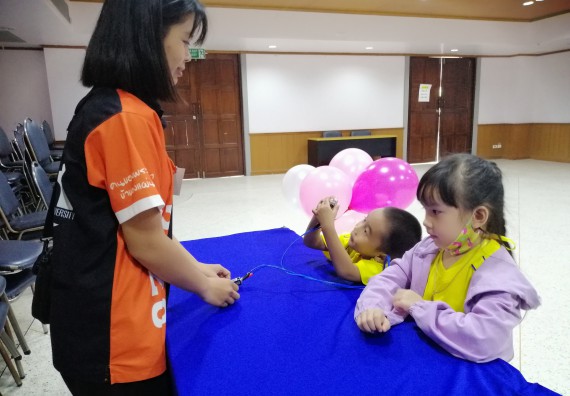 ภาพกิจกรรม คณะวิทยาศาสตร์และเทคโนโลยี จัดค่ายวิทยาศาสตร์โรงเรียนสาธิตฯ ระดับอนุบาล 1-2