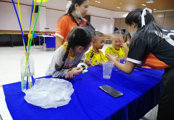 ภาพกิจกรรม คณะวิทยาศาสตร์และเทคโนโลยี จัดค่ายวิทยาศาสตร์โรงเรียนสาธิตฯ ระดับอนุบาล 1-2