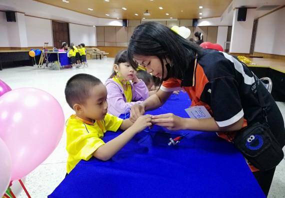 ภาพกิจกรรม คณะวิทยาศาสตร์และเทคโนโลยี จัดค่ายวิทยาศาสตร์โรงเรียนสาธิตฯ ระดับอนุบาล 1-2