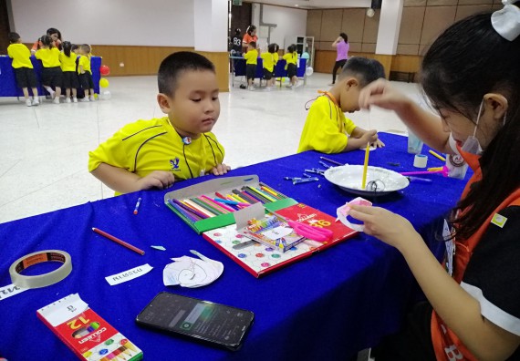 ภาพกิจกรรม คณะวิทยาศาสตร์และเทคโนโลยี จัดค่ายวิทยาศาสตร์โรงเรียนสาธิตฯ ระดับอนุบาล 1-2